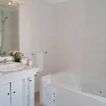 Traditional Portuguese 5 Bedrooms Girassol Prime Location * קווארטיירה