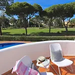 Traditional Portuguese 5 Bedrooms Girassol Prime Location וילה קווארטיירה