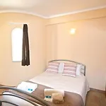 Traditional Portuguese 5 Bedrooms Girassol Prime Location וילה