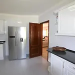 Traditional Portuguese 5 Bedrooms Girassol Prime Location וילה