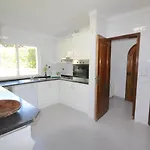 Traditional Portuguese 5 Bedrooms Girassol Prime Location וילה קווארטיירה