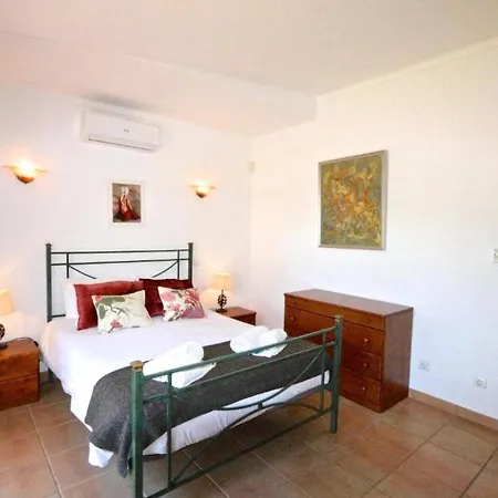 Villa Traditional Portuguese 5 Bedrooms Girassol Prime Location *
