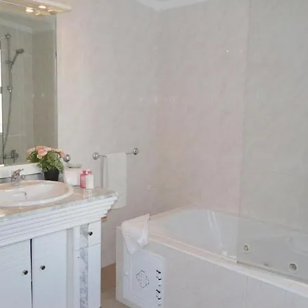 Traditional Portuguese 5 Bedrooms Girassol Prime Location * 쿼테이라