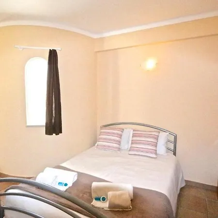 Traditional Portuguese 5 Bedrooms Girassol Prime Location Villa