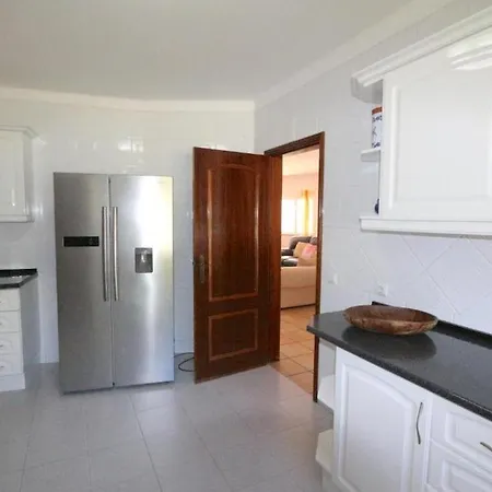Traditional Portuguese 5 Bedrooms Girassol Prime Location 빌라