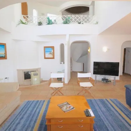 빌라 Traditional Portuguese 5 Bedrooms Girassol Prime Location *
