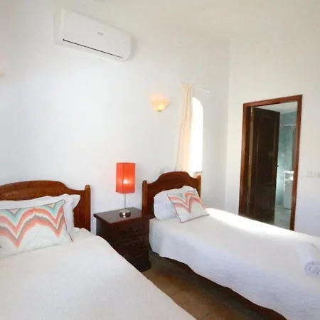Traditional Portuguese 5 Bedrooms Girassol Prime Location Villa