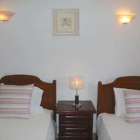 Villa Traditional Portuguese 5 Bedrooms Girassol Prime Location *