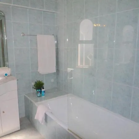 Traditional Portuguese 5 Bedrooms Girassol Prime Location * 쿼테이라