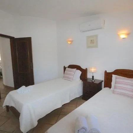 Villa Traditional Portuguese 5 Bedrooms Girassol Prime Location Quarteira