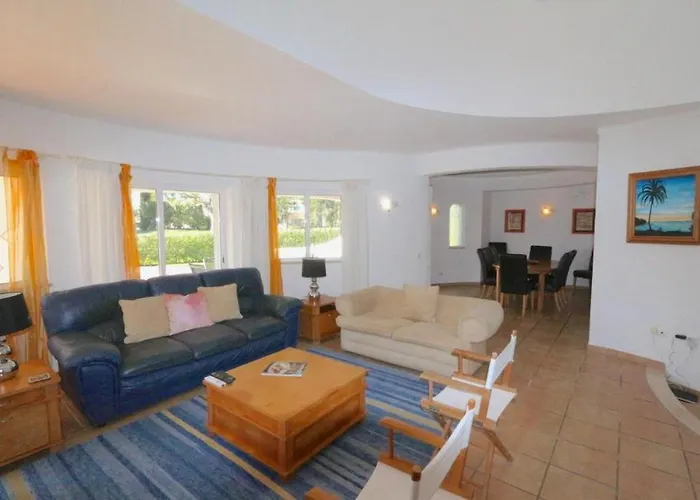 Traditional Portuguese 5 Bedrooms Girassol Prime Location Villa *