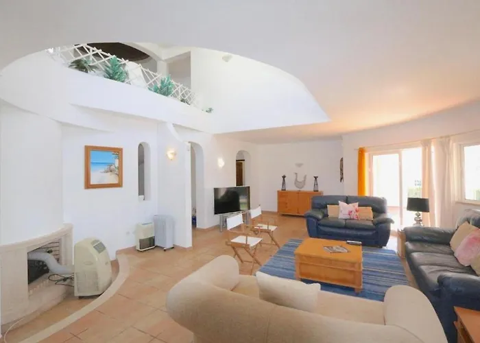 Traditional Portuguese 5 Bedrooms Girassol Prime Location Quarteira