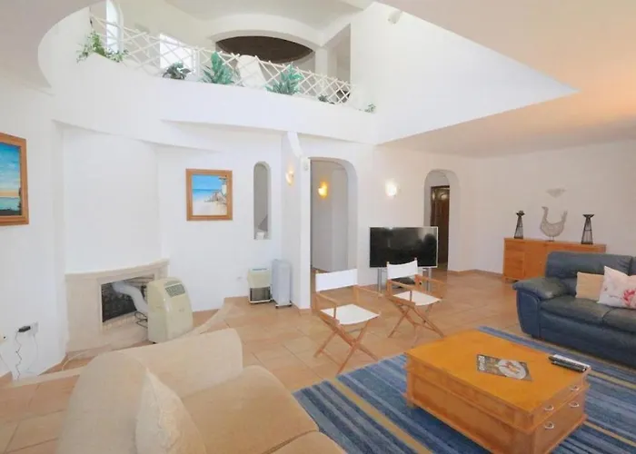 Traditional Portuguese 5 Bedrooms Girassol Prime Location Villa