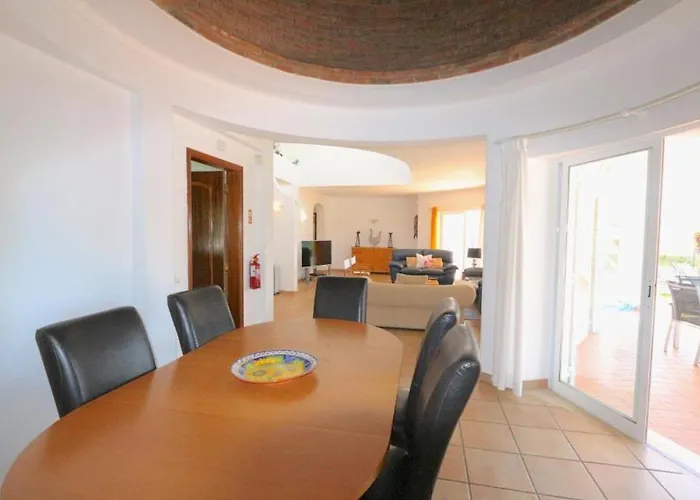 Villa Traditional Portuguese 5 Bedrooms Girassol Prime Location Quarteira