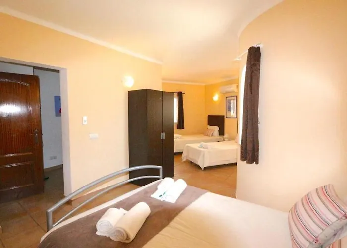 Villa Traditional Portuguese 5 Bedrooms Girassol Prime Location