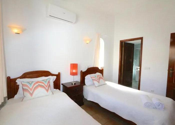 Traditional Portuguese 5 Bedrooms Girassol Prime Location Villa