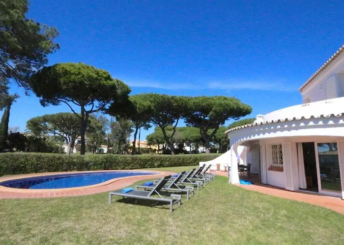 Traditional Portuguese 5 Bedrooms Girassol Prime Location Quarteira
