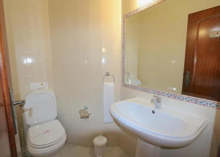 Traditional Portuguese 5 Bedrooms Girassol Prime Location * Quarteira
