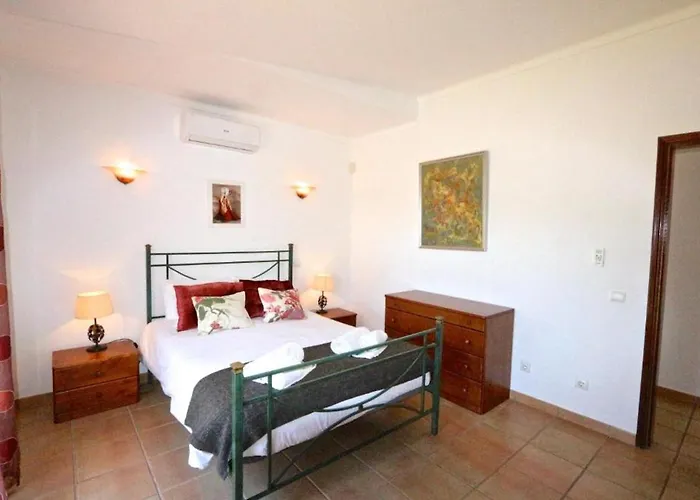 Villa Traditional Portuguese 5 Bedrooms Girassol Prime Location *