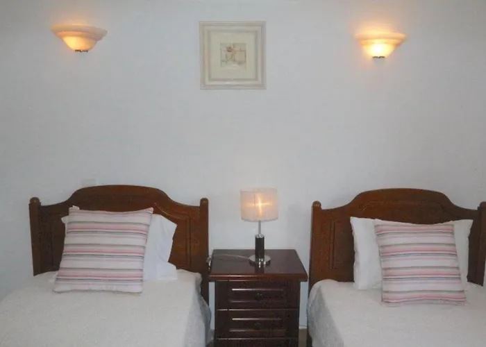 Villa Traditional Portuguese 5 Bedrooms Girassol Prime Location *