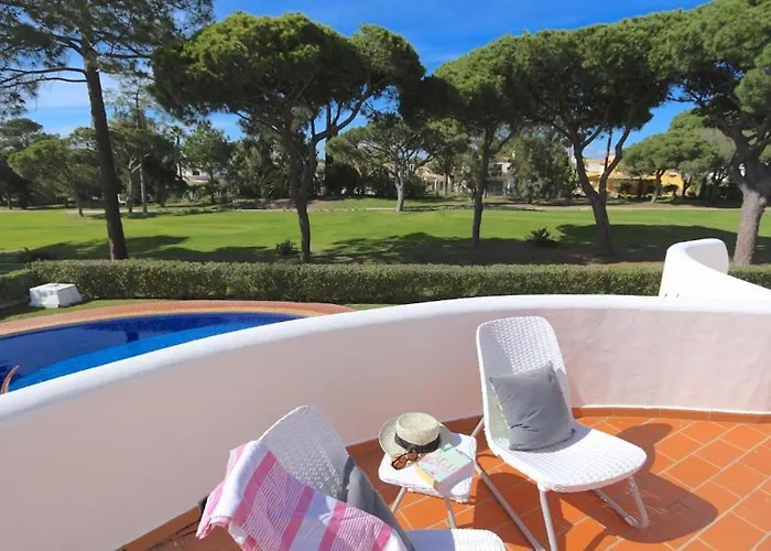 Traditional Portuguese 5 Bedrooms Girassol Prime Location Villa Quarteira