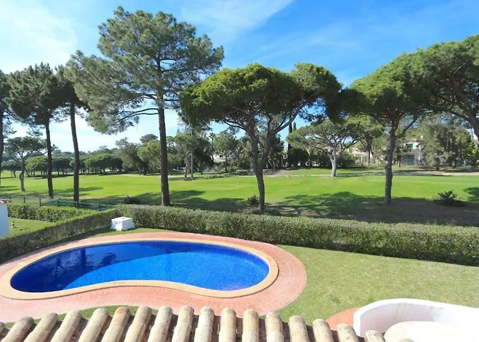 Traditional Portuguese 5 Bedrooms Girassol Prime Location *