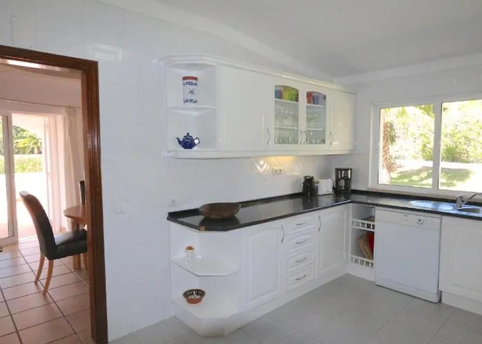 Villa Traditional Portuguese 5 Bedrooms Girassol Prime Location