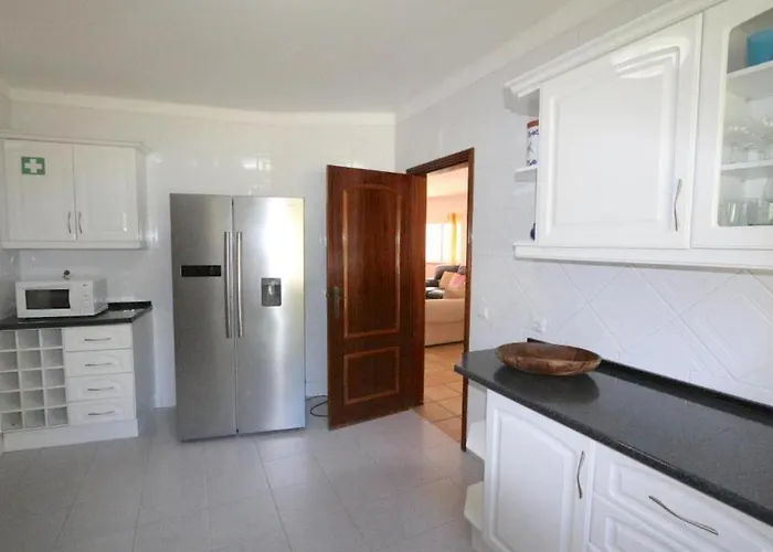 Traditional Portuguese 5 Bedrooms Girassol Prime Location Villa