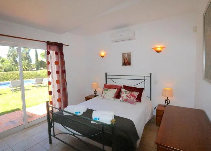 Villa Traditional Portuguese 5 Bedrooms Girassol Prime Location *