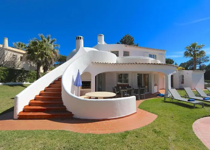 Villa Traditional Portuguese 5 Bedrooms Girassol Prime Location Quarteira