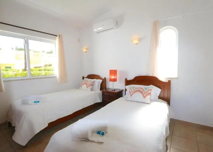 Villa Traditional Portuguese 5 Bedrooms Girassol Prime Location