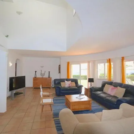 Villa Girassol: Traditional Portuguese Retreat In Vilamoura Quarteira