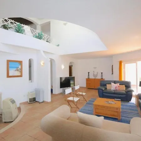 Girassol: Traditional Portuguese Retreat In Vilamoura Quarteira